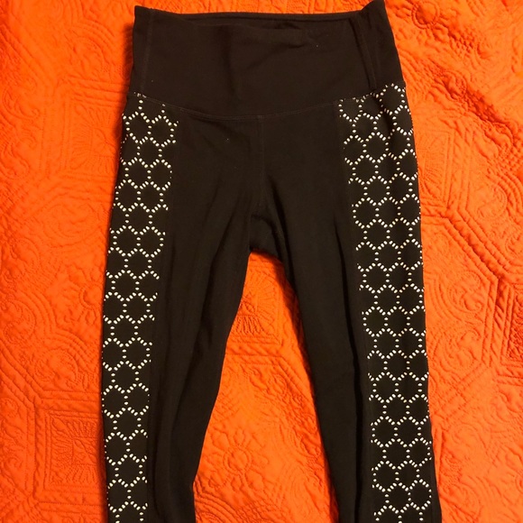 Athleta Chaturanga Eyelet Capri - Picture 2 of 5